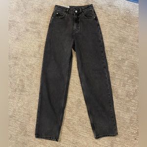 H&M 90’s baggy jeans